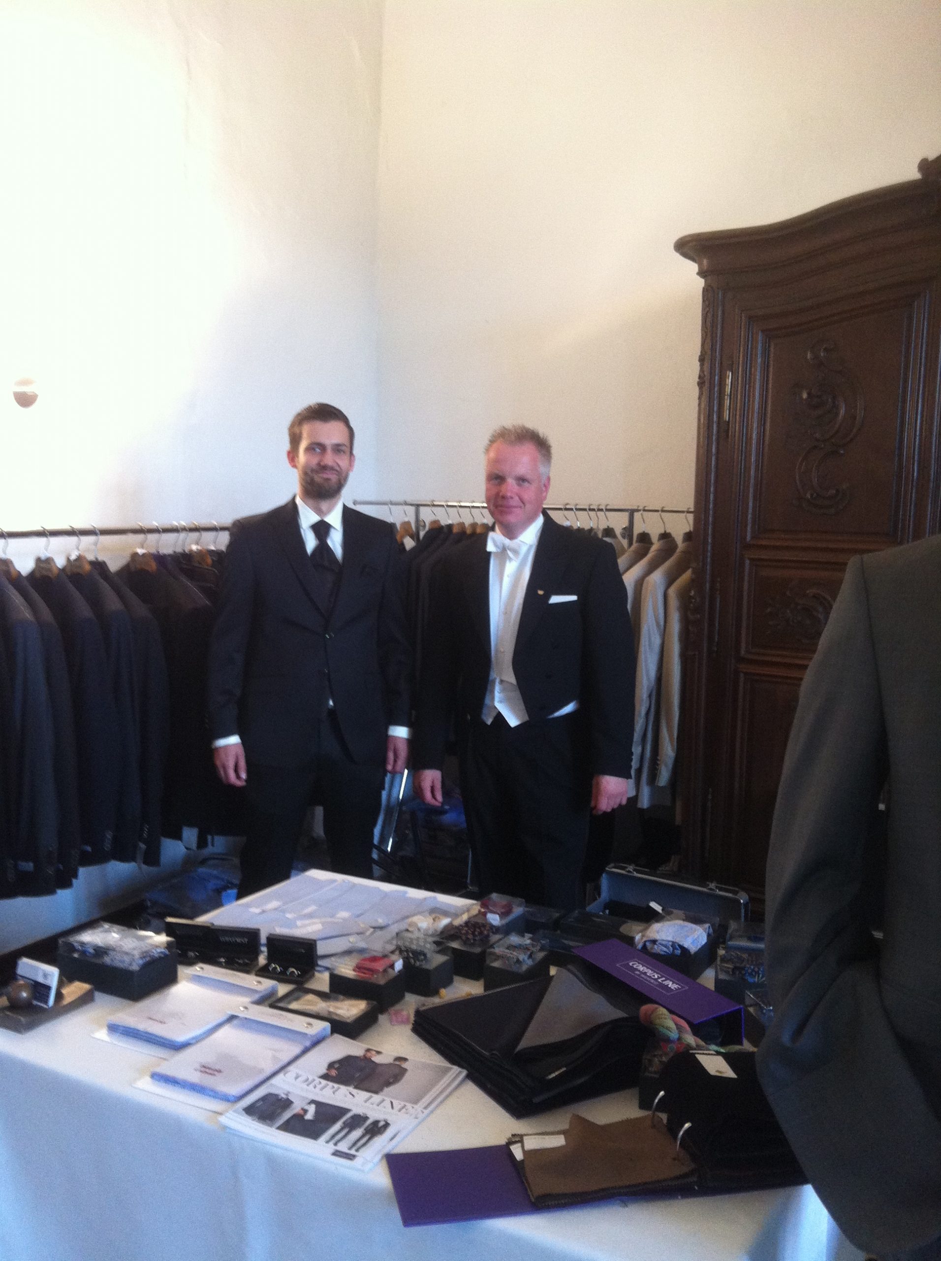 Götter & Gatten - Der Herrenausstatter In Regensburg Praesentation-Burg-Schnellenberg-Dirk-und-Julian-Kopie - Der mobile